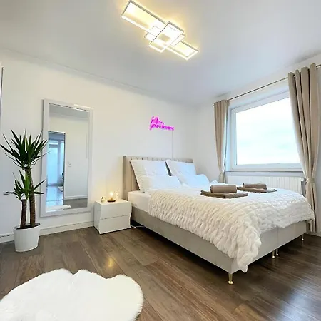 Apartment Regency - Stylische Zentrale 50m2 Mit Balkon, Wasserblick Und Netflix *