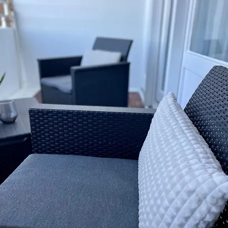 Regency - Stylische Zentrale 50m2 Mit Balkon, Wasserblick Und Netflix *